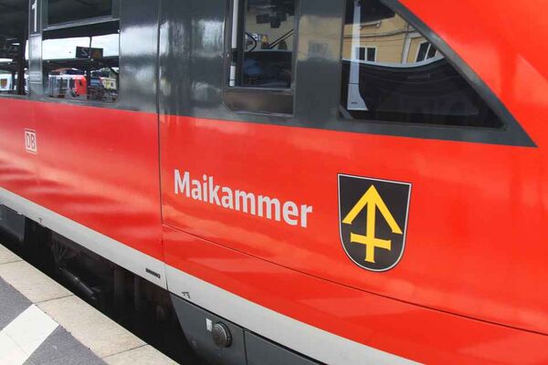 Regionalexpress mit Namen Maikammer